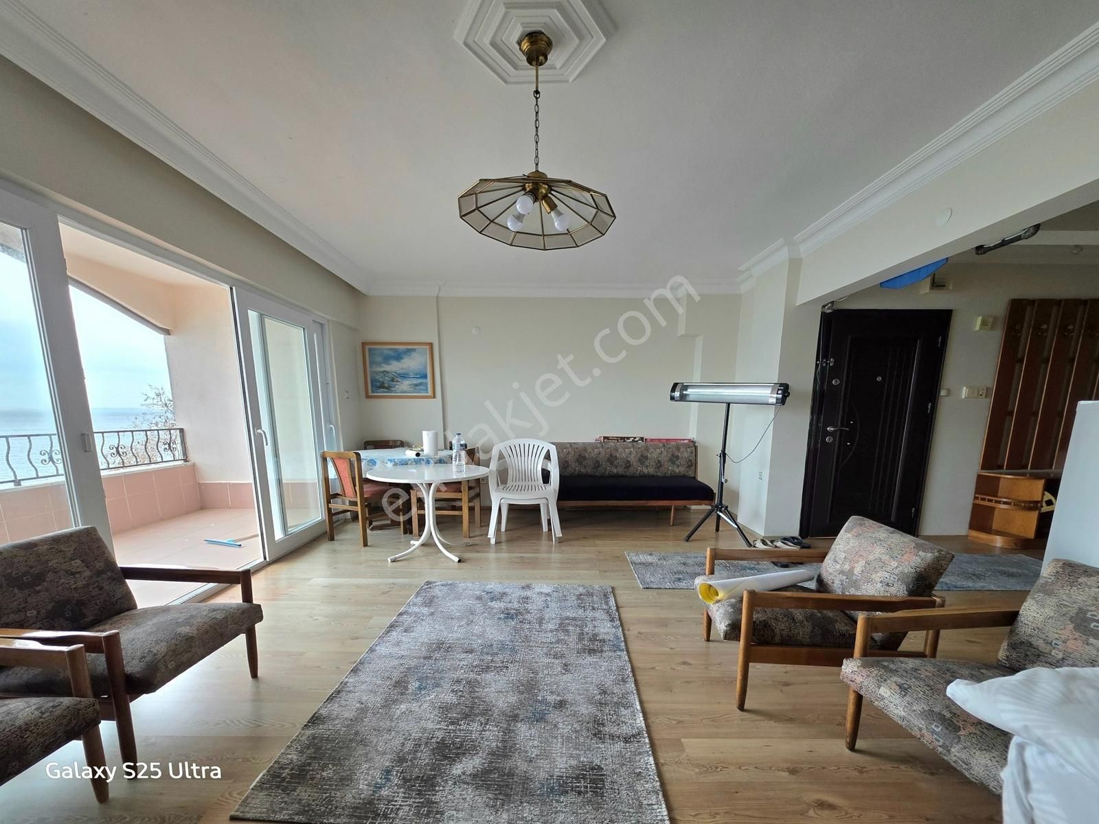 Çınarcık Merkezde Satılık Denize Sıfır 2+1 Eşyalı Daire - Görsel 13