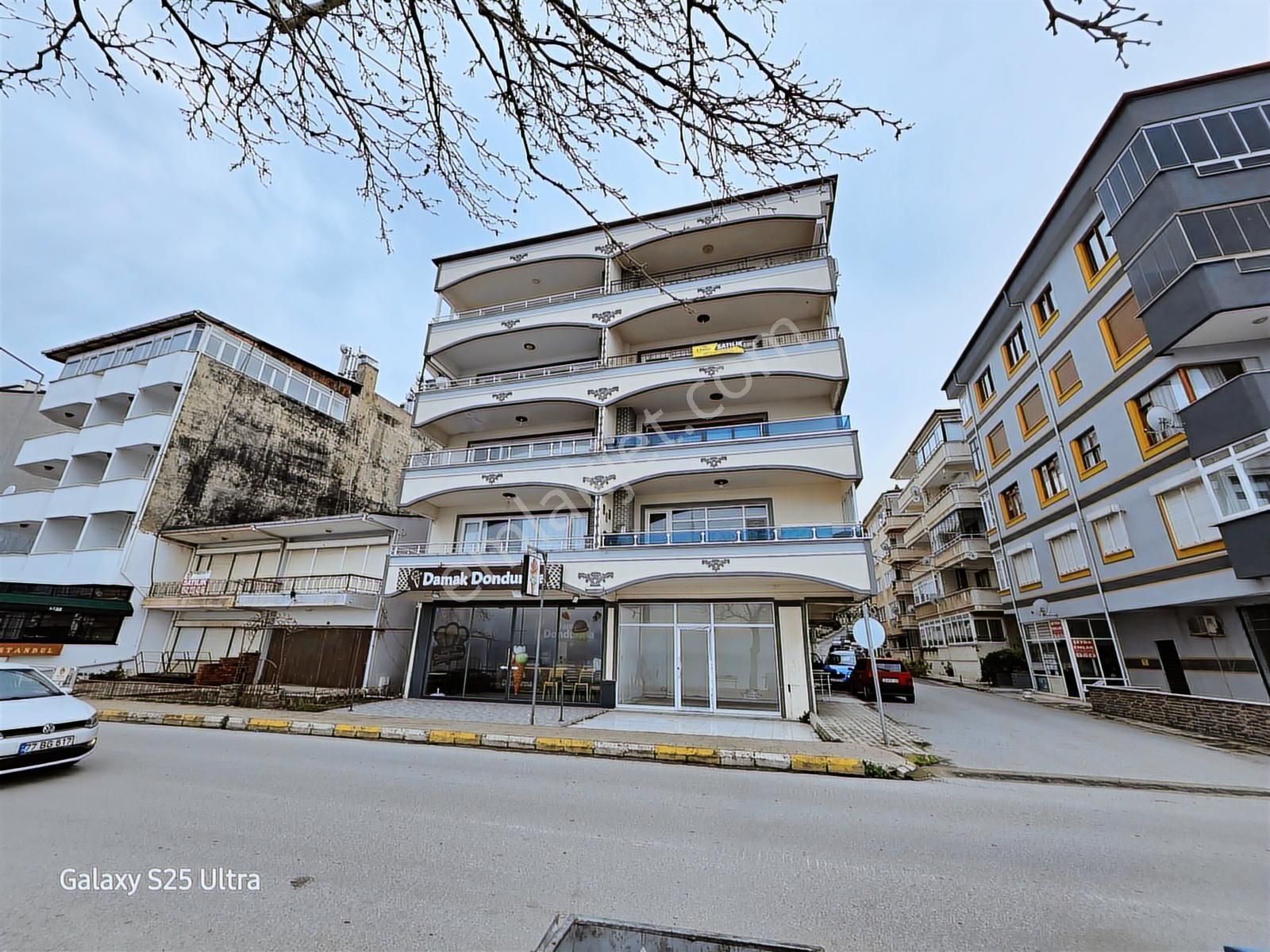 Çınarcık Merkezde Satılık Denize Sıfır 2+1 Eşyalı Daire