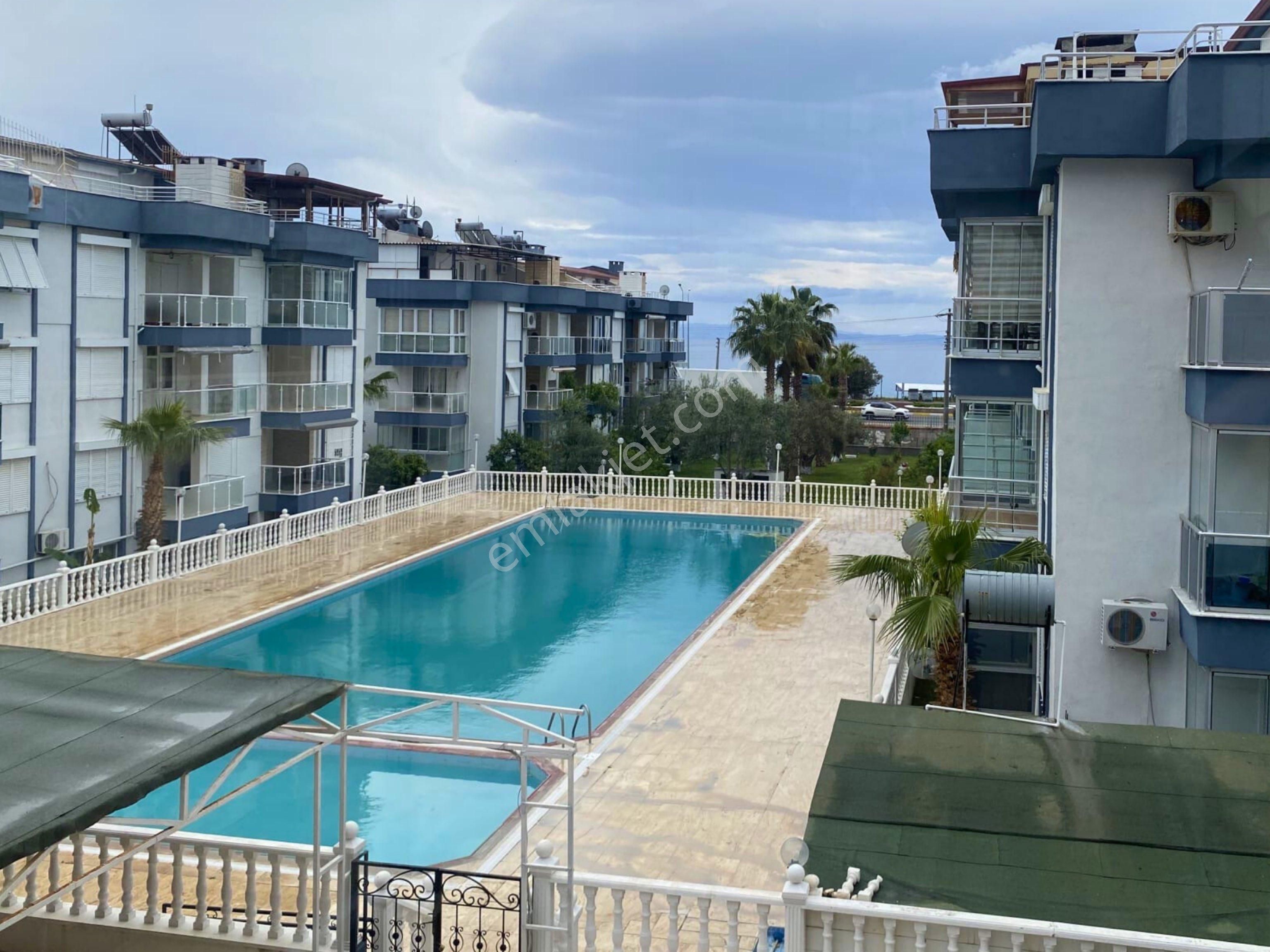 Altınoluk’ta Denize 50 M. Havuzlu Sitede Satılık 2+1 Daire