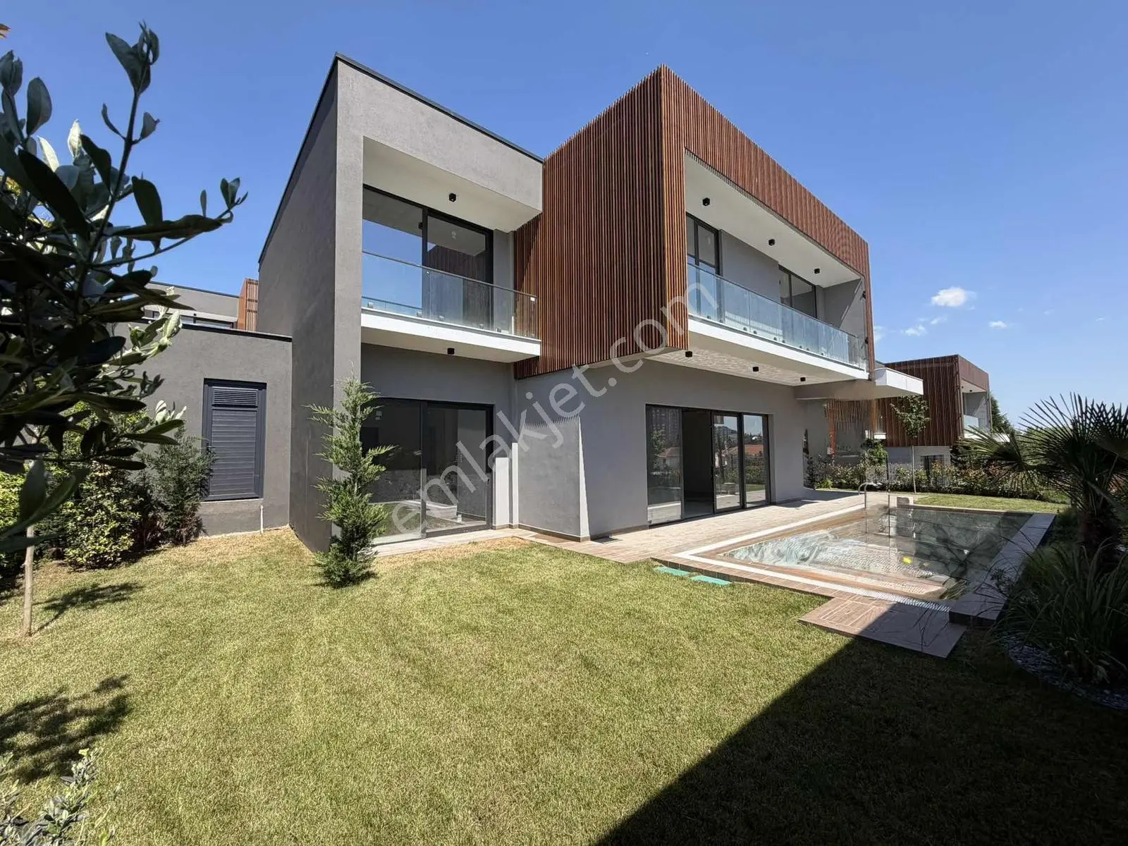 Nilüfer Özlüce Mahallesi İleri Natamam Satılık Lüx Villa