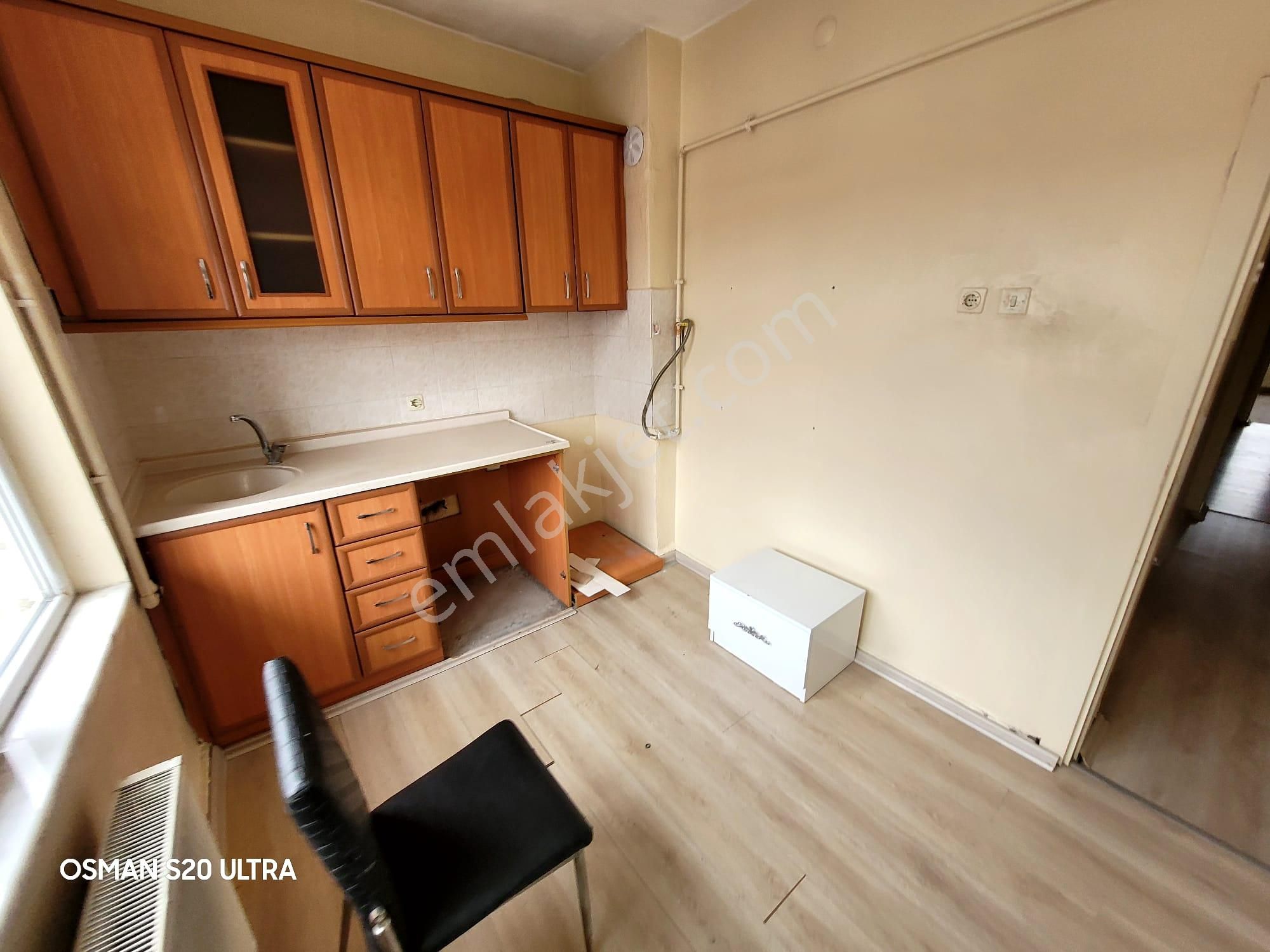 Cumhuriyet'te Cadde Ve Cami Cepheli Güney Doğu Batı﻿ 3+1 Bakımlı - Görsel 9