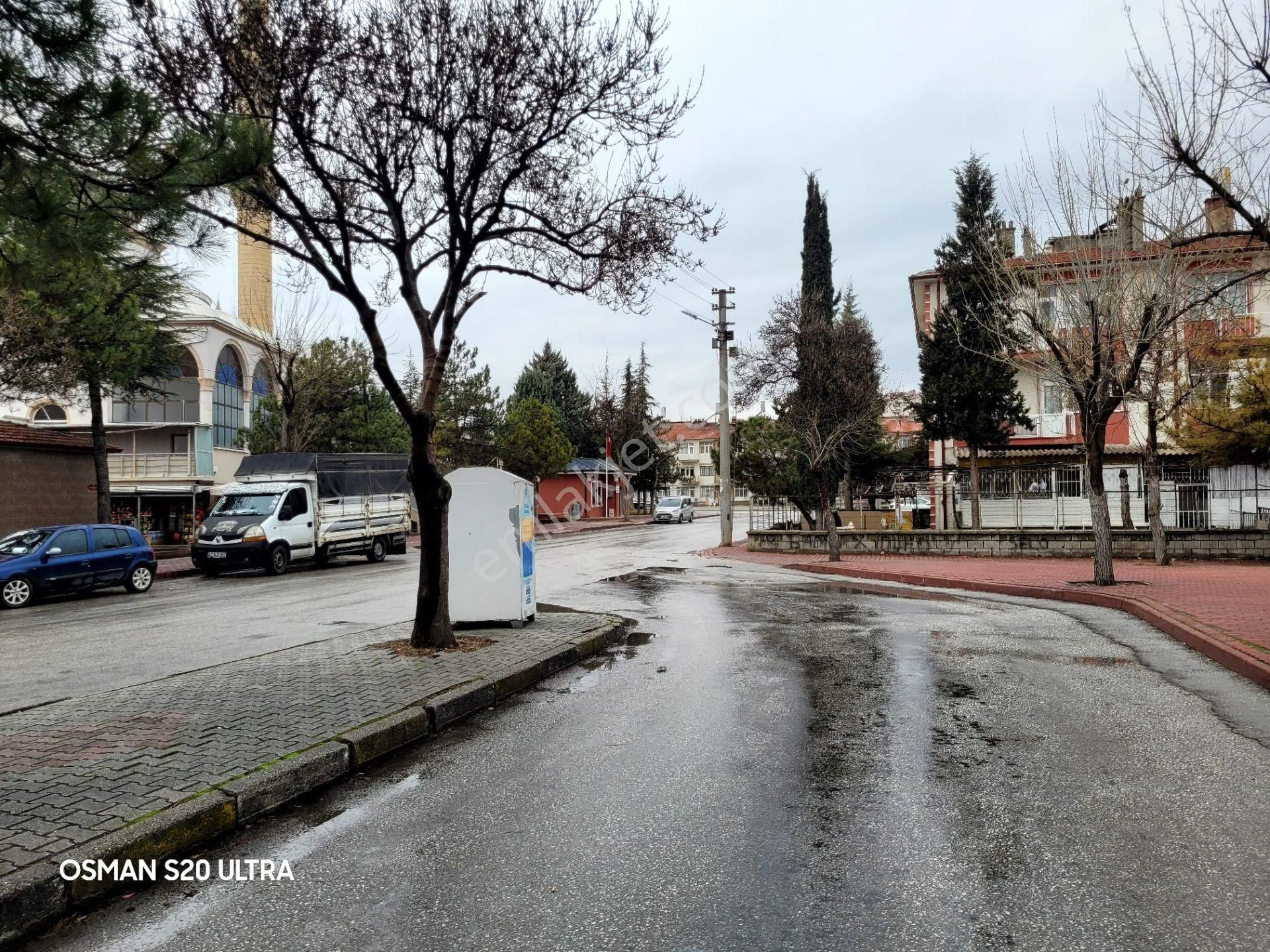 Cumhuriyet'te Cadde Ve Cami Cepheli Güney Doğu Batı﻿ 3+1 Bakımlı - Görsel 5