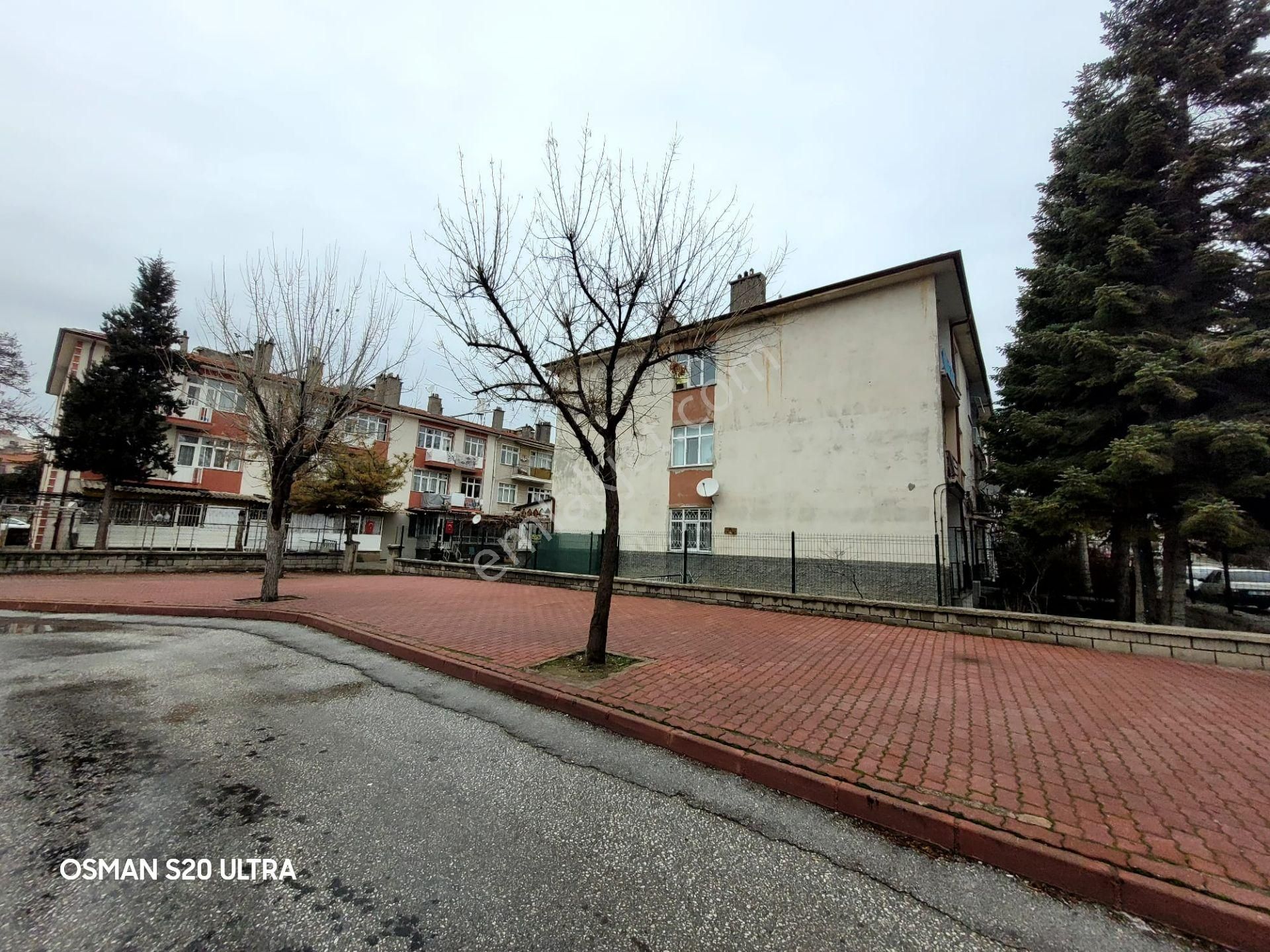 Cumhuriyet'te Cadde Ve Cami Cepheli Güney Doğu Batı﻿ 3+1 Bakımlı - Görsel 4
