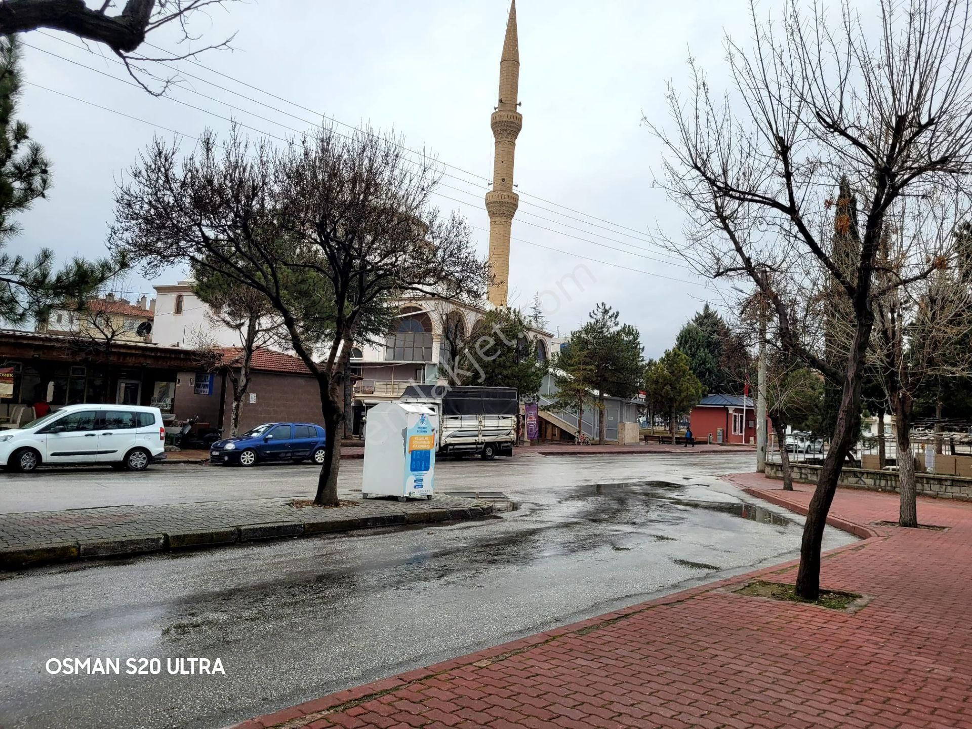 Cumhuriyet'te Cadde Ve Cami Cepheli Güney Doğu Batı﻿ 3+1 Bakımlı - Görsel 3