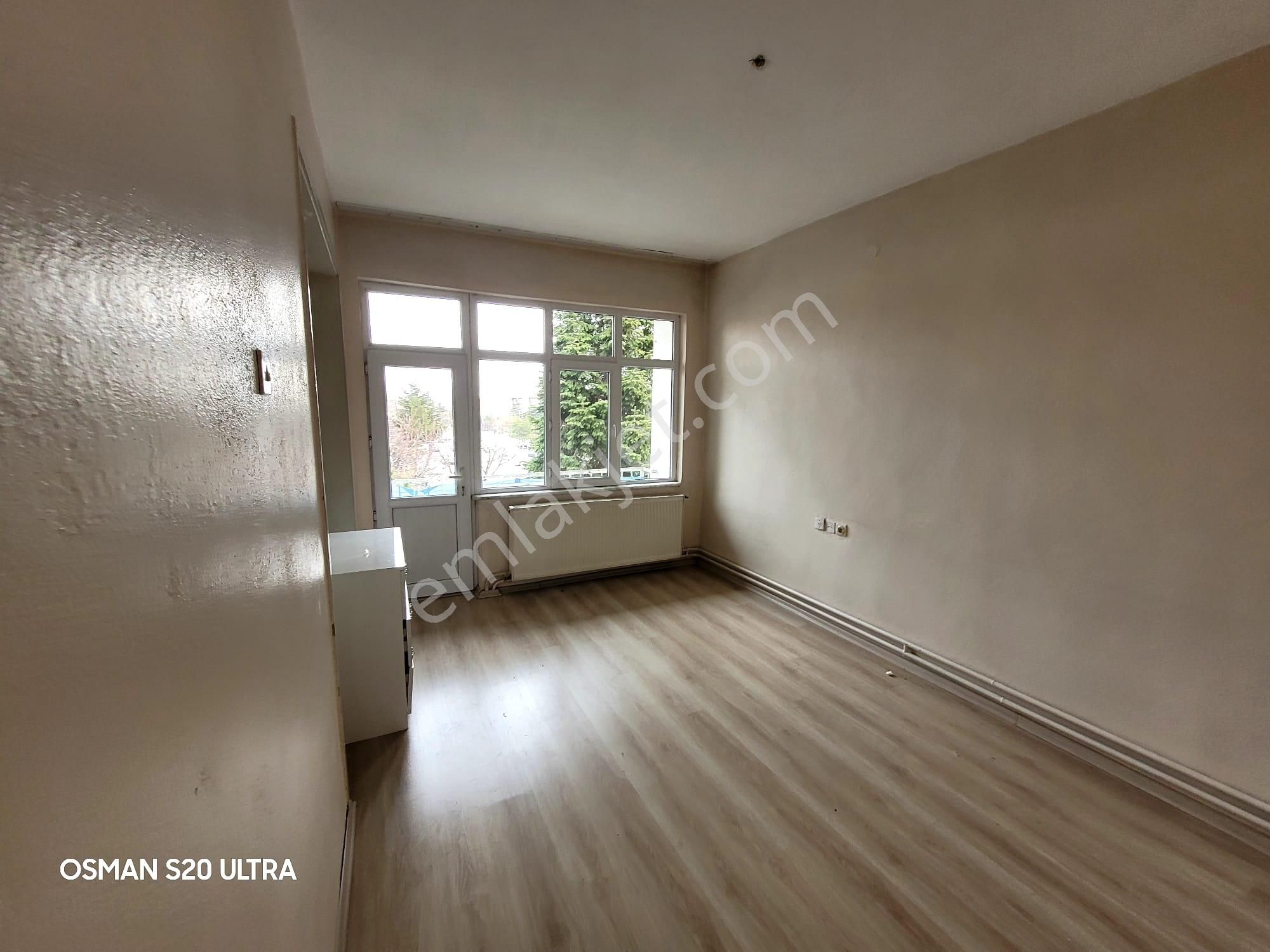 Cumhuriyet'te Cadde Ve Cami Cepheli Güney Doğu Batı﻿ 3+1 Bakımlı - Görsel 18
