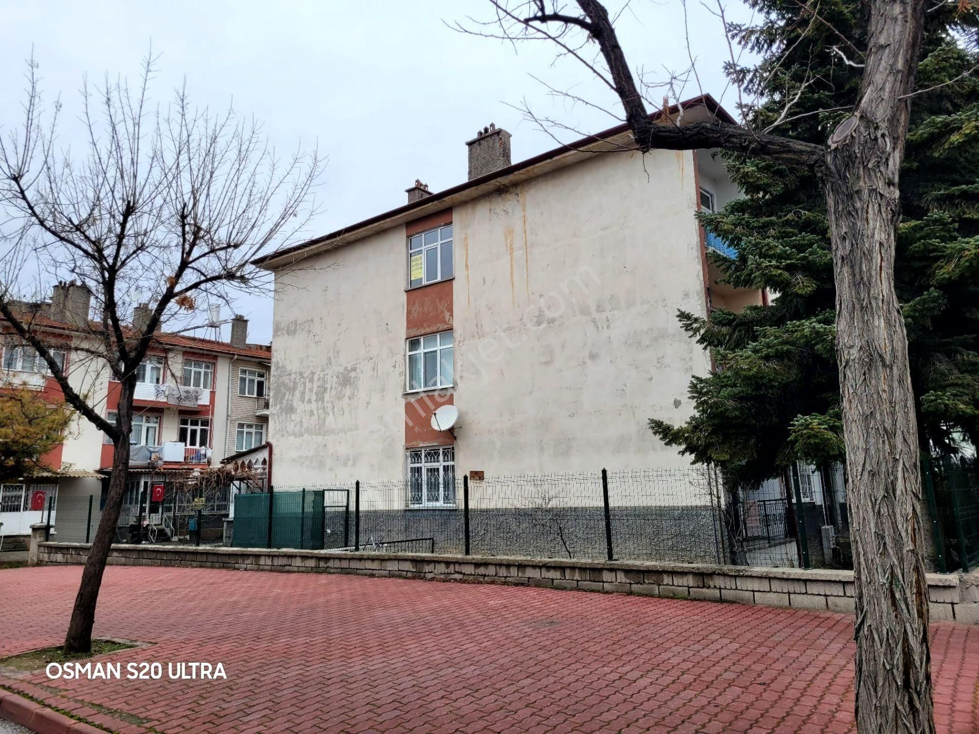 Cumhuriyet'te Cadde Ve Cami Cepheli Güney Doğu Batı﻿ 3+1 Bakımlı
