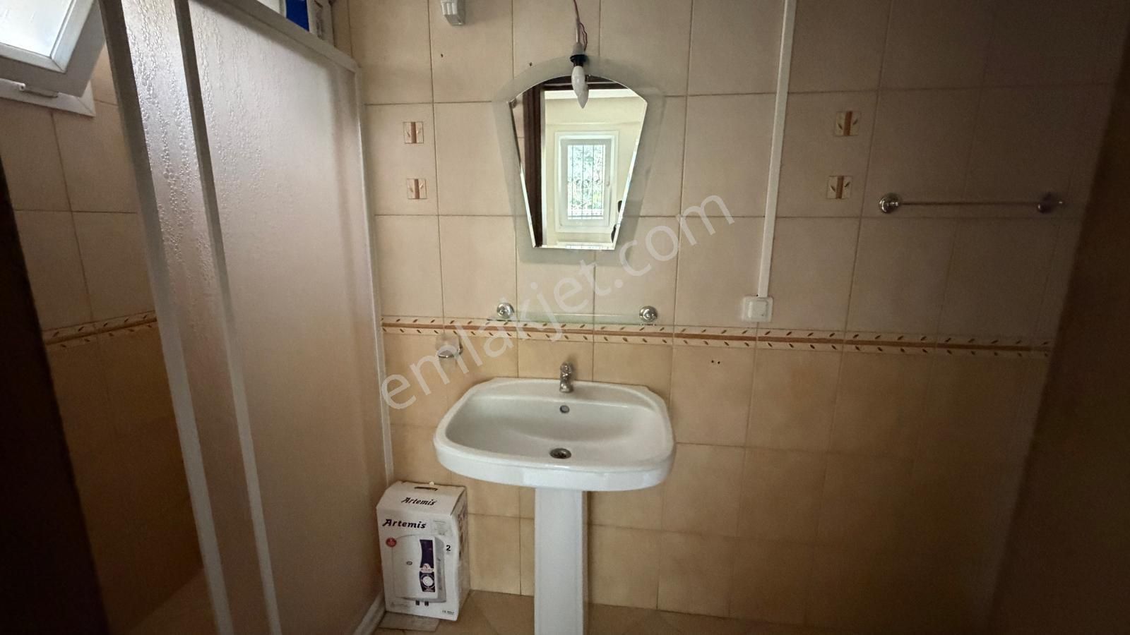 Çıldır Mahallesinde Giriş Kat 3+1 Kapalı Mutfak Daire - Görsel 8