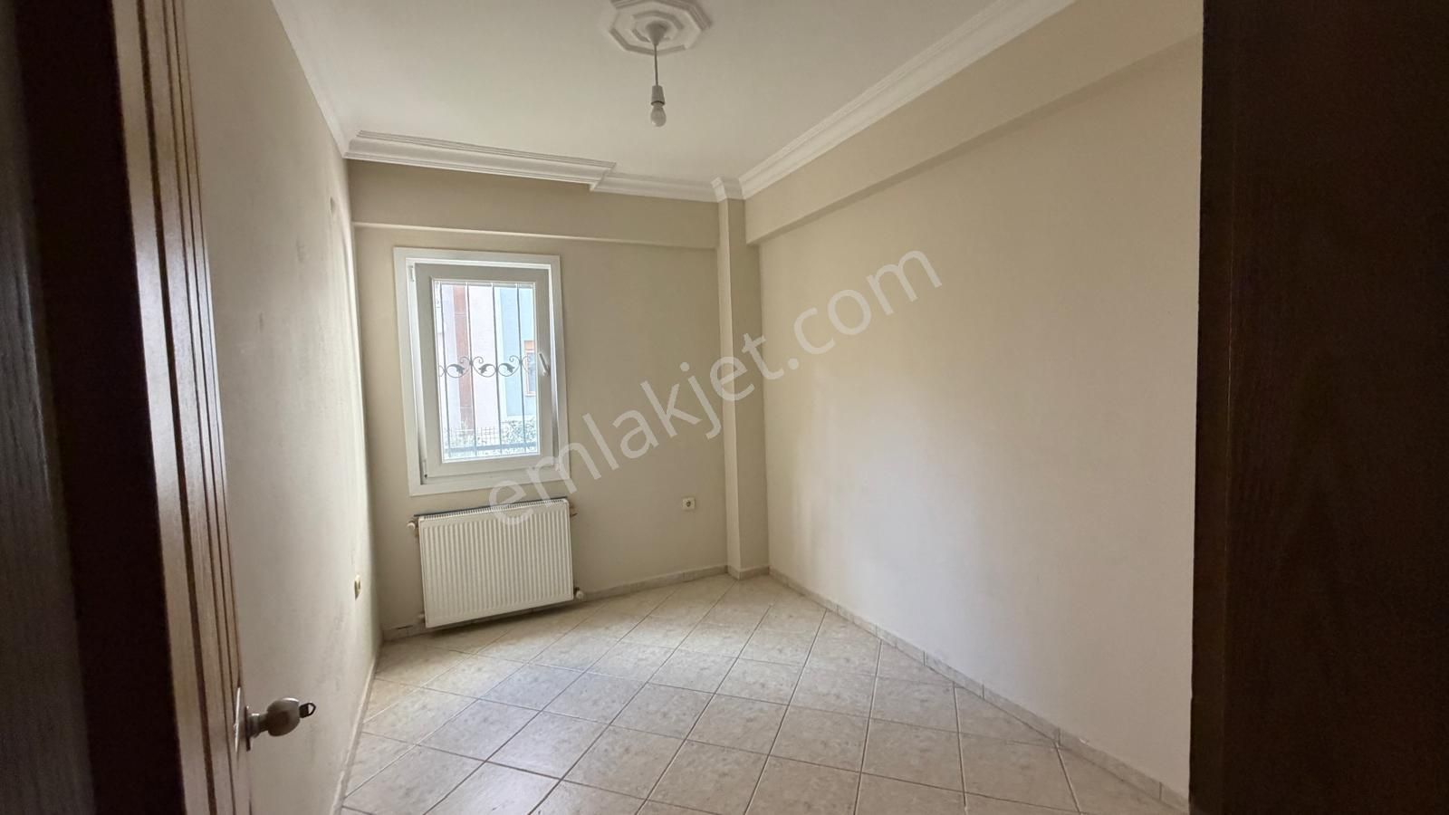 Çıldır Mahallesinde Giriş Kat 3+1 Kapalı Mutfak Daire - Görsel 4