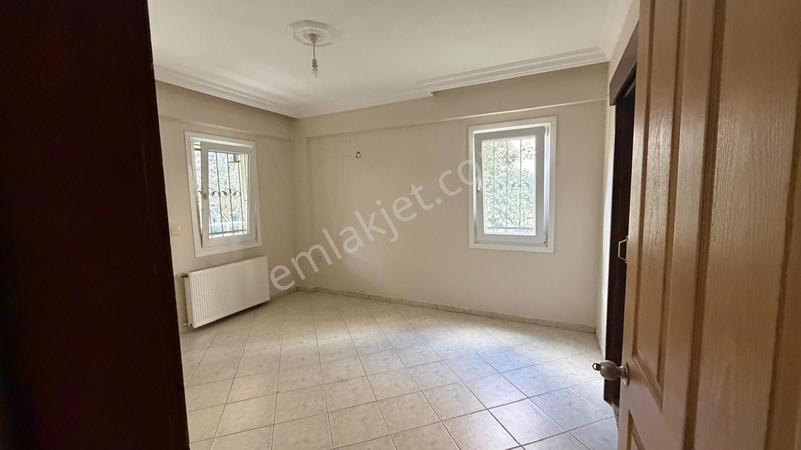 Çıldır Mahallesinde Giriş Kat 3+1 Kapalı Mutfak Daire - Görsel 5