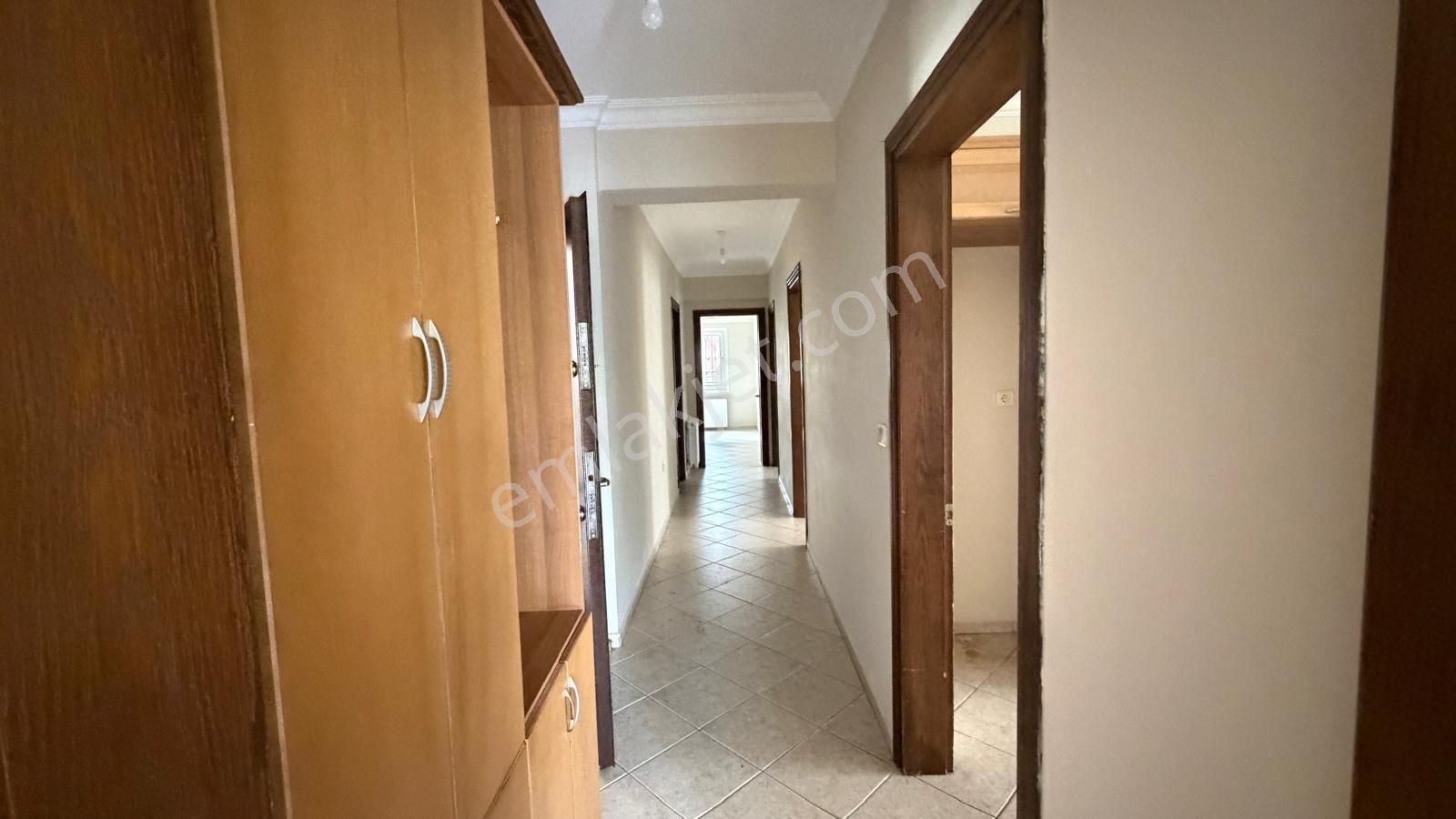 Çıldır Mahallesinde Giriş Kat 3+1 Kapalı Mutfak Daire - Görsel 3