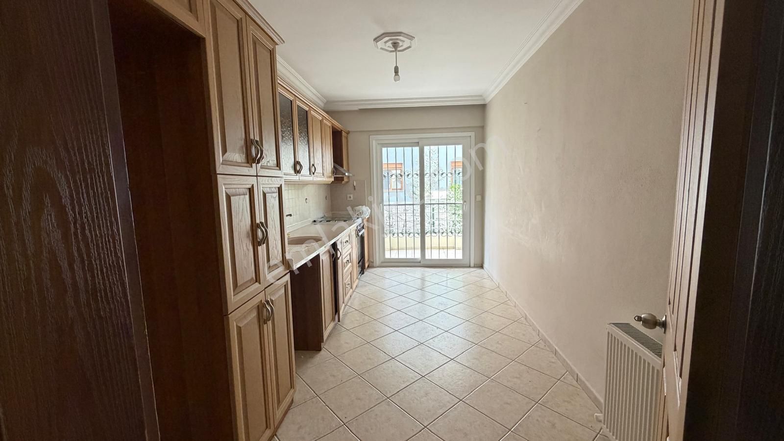 Çıldır Mahallesinde Giriş Kat 3+1 Kapalı Mutfak Daire - Görsel 2