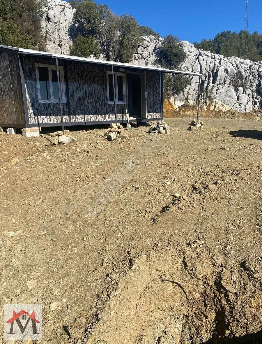 Bucak Kızılsekide Elektrik Ve Su Çekili Konteynırlı Arazi