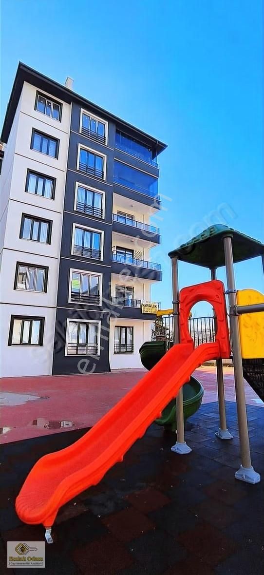 Emlak Odam'dan Fatih Karakolu Yakını 2+1 Köşe Daire Kiralık