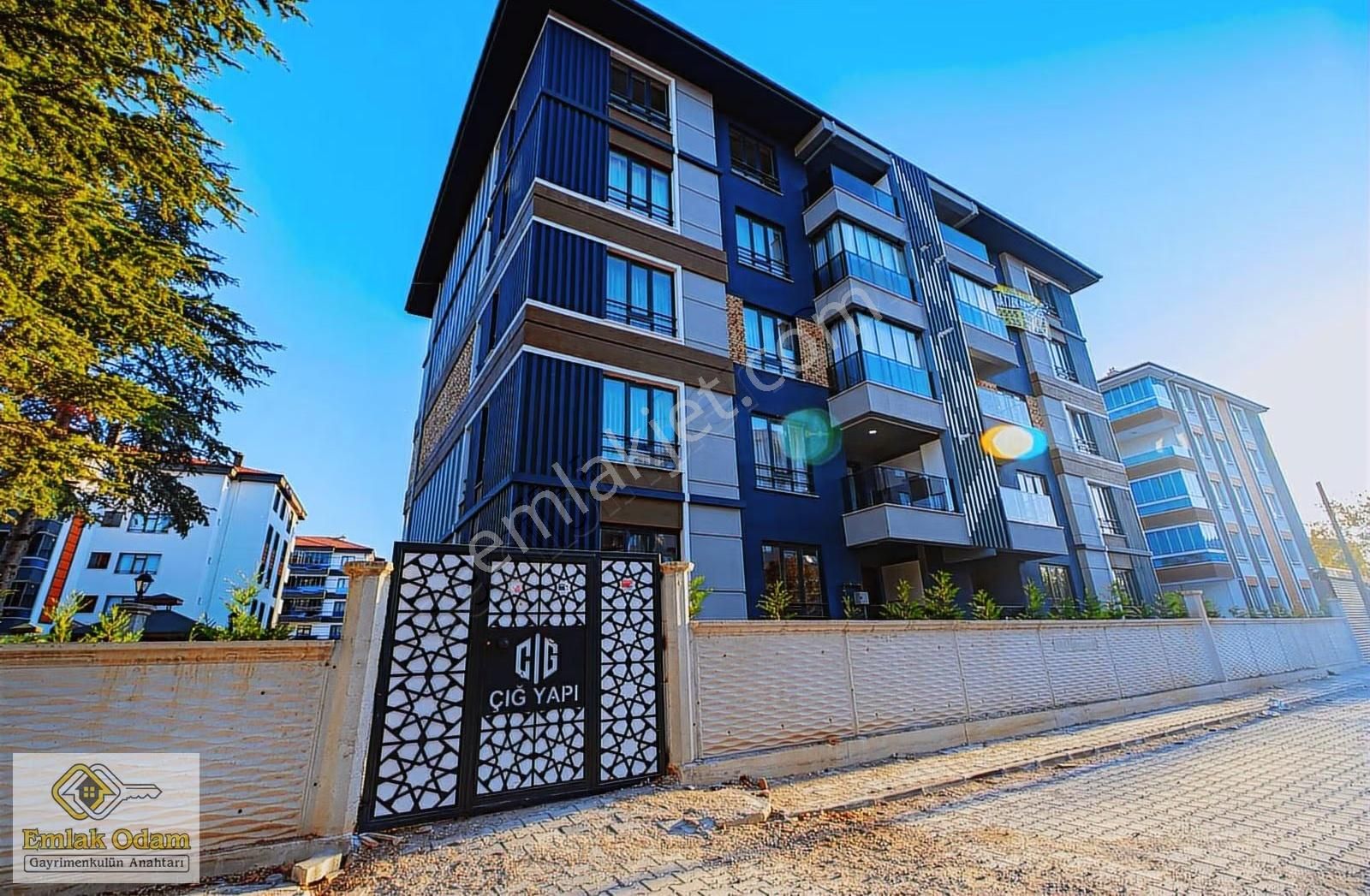 Emlak Odam'dan Alpaslan Mahallesi Satılık 4+1 Giriş Kat Daire