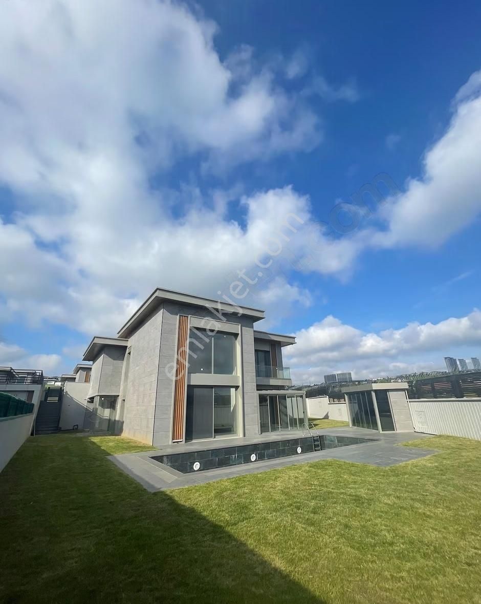 Brand Vadi İstanbul Kiralık 5+1 Ultra Lüx Villa