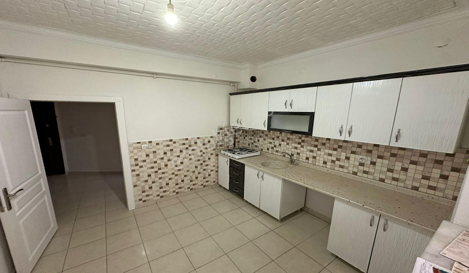 Yayla Cuma Pazarı Yakını 3+1 Giriş Kat Konumunda Asansörlü Genç Bina - Görsel 4