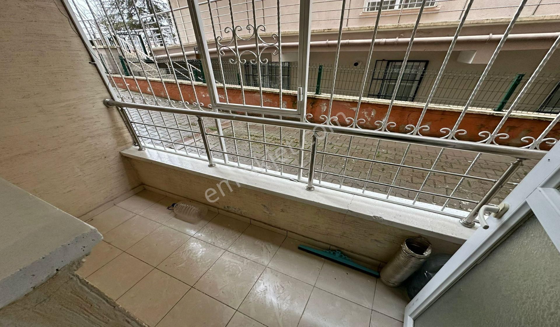 Yayla Cuma Pazarı Yakını 3+1 Giriş Kat Konumunda Asansörlü Genç Bina - Görsel 7