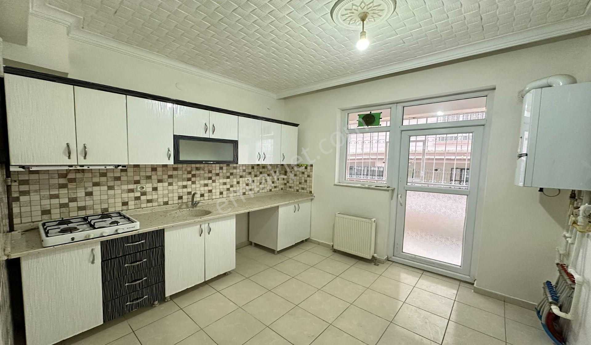 Yayla Cuma Pazarı Yakını 3+1 Giriş Kat Konumunda Asansörlü Genç Bina