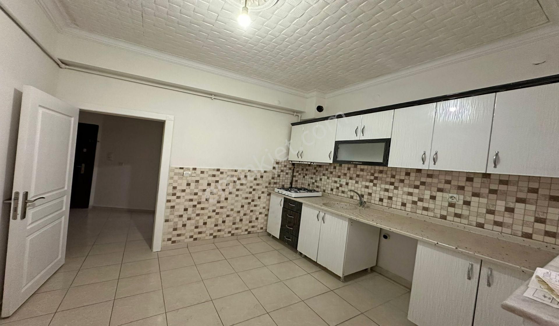 Yayla Cuma Pazarı Yakını 3+1 Giriş Kat Konumunda Asansörlü Genç Bina - Görsel 5