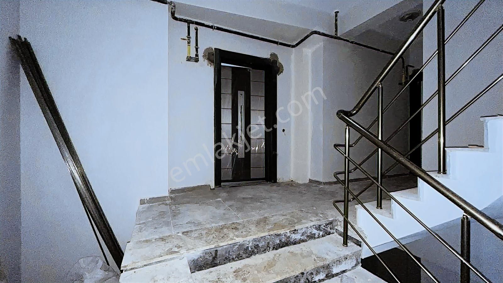 Balnovadan Sağlam Zemine İnşaa Edilmiş Satılık 2+0 Daire - Görsel 4