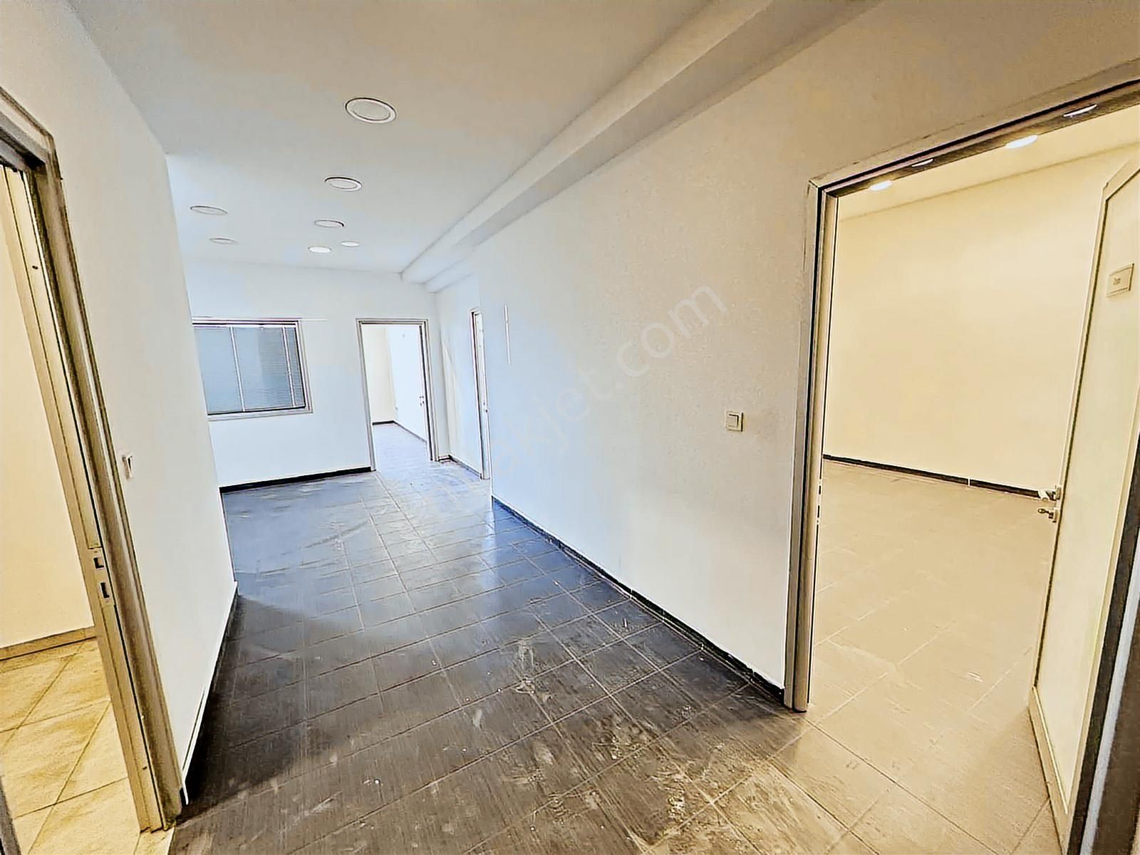 İkitelli Organize De 110 M2 Net 3+1 Mutfak Wc İçinde