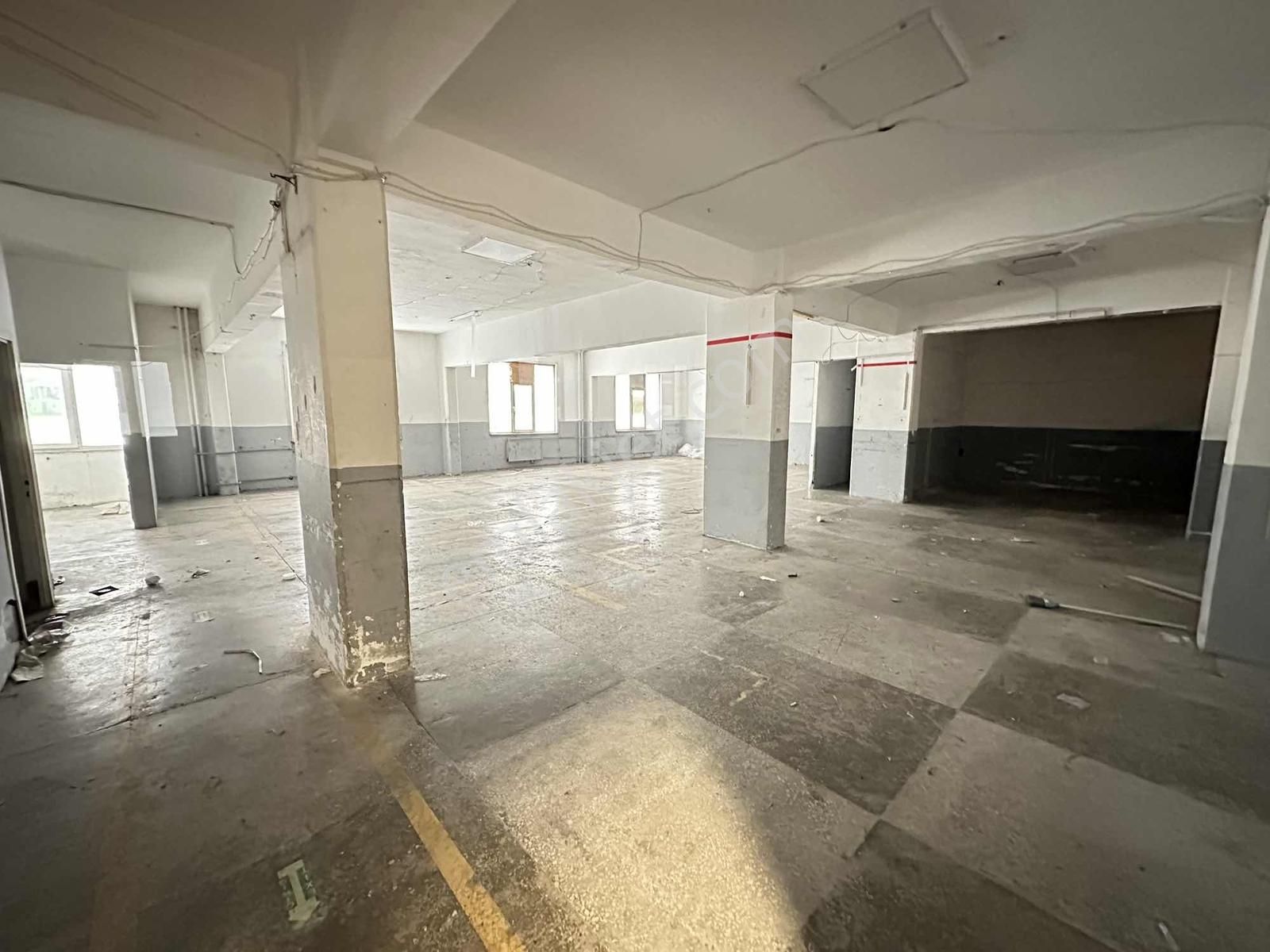İkitelli Osb Giyim Sanatkarları 220 M2 Net