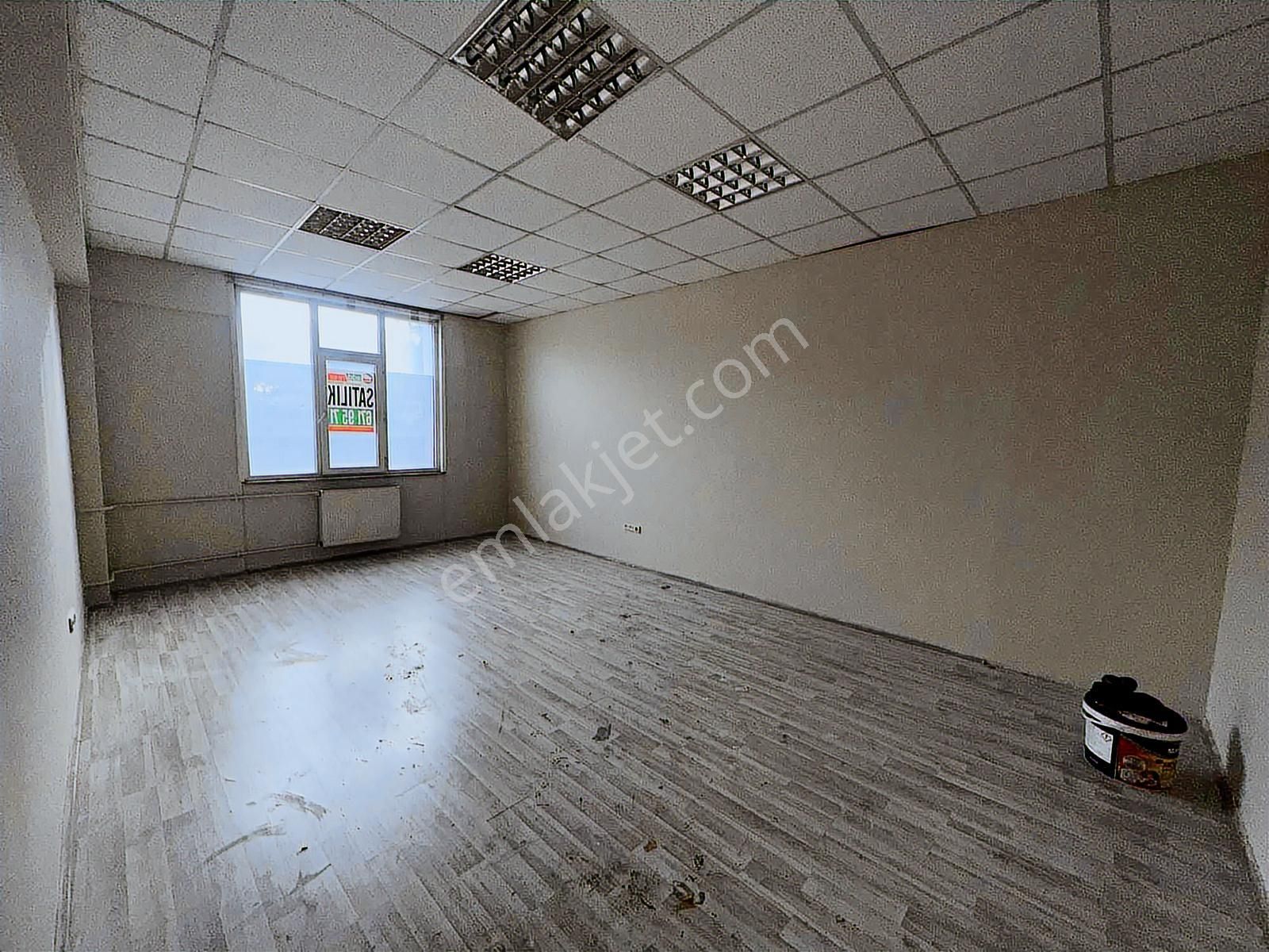 İkitelli Osb De Yapılı Hazır Dükkan 220 M2 Yatırım İçin Uygun