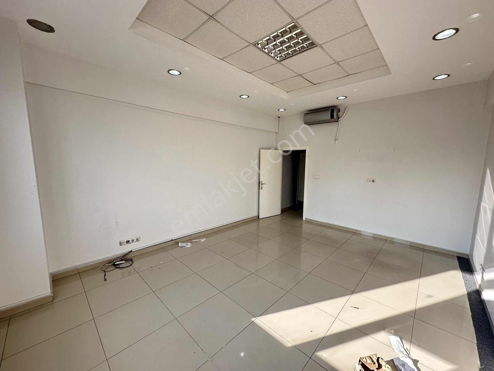 İkitelli Osb De 110 M2 Full Yapılı 3+1 Mutfak Wc İçinde - Görsel 2