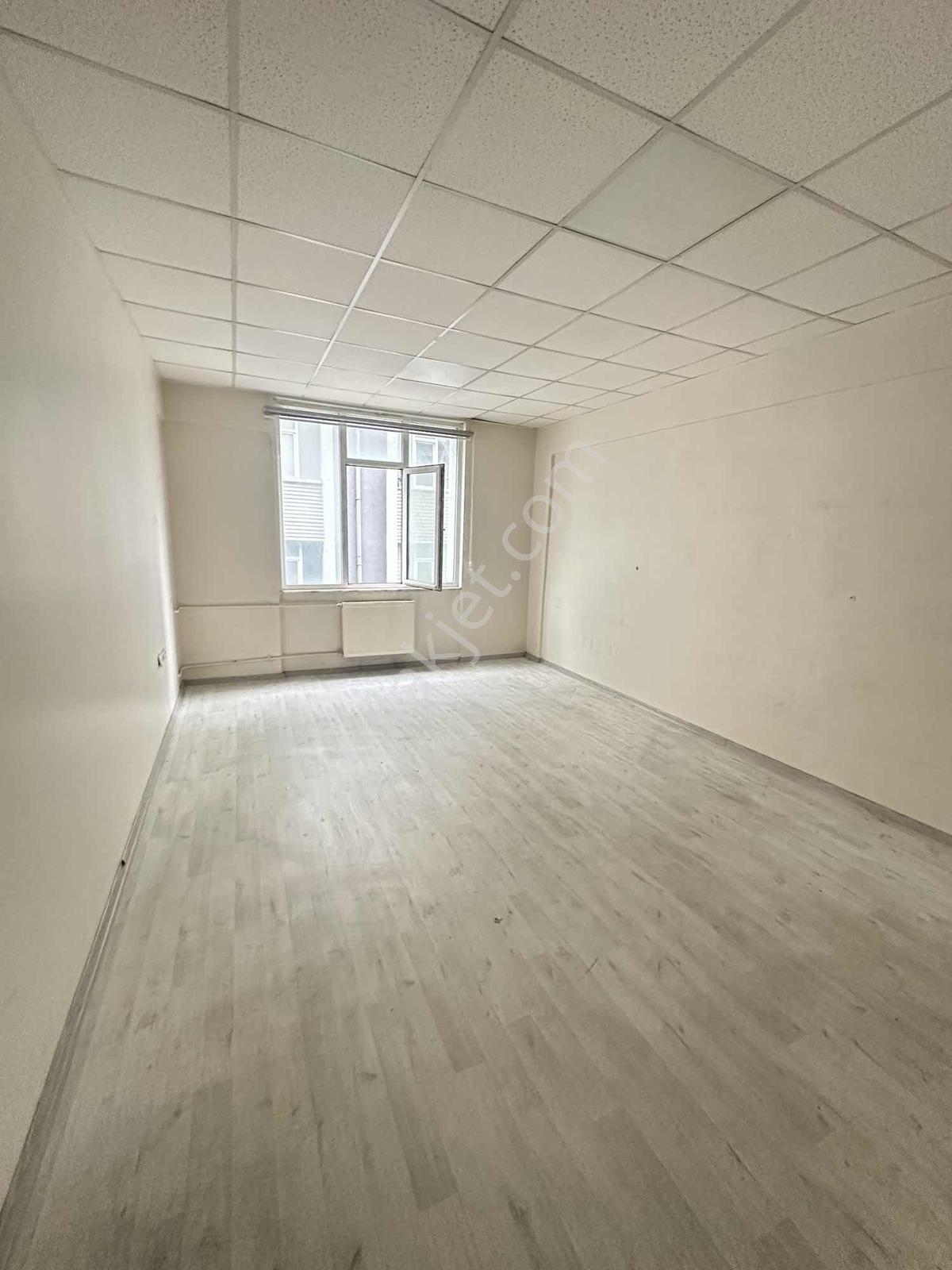 İkitelli Osb De 110 M2 Full Yapılı 3+1 Mutfak Wc İçinde - Görsel 3