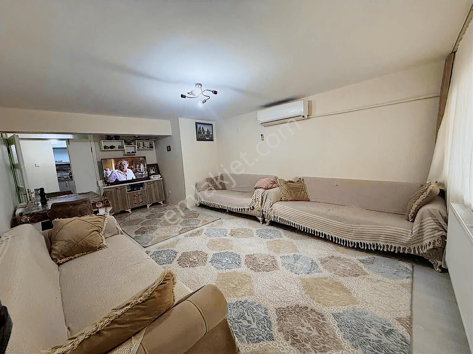 Üçyol Metroya 3 Dk Yürüme Mesafesin De Acil Satılık 2+1 Daire