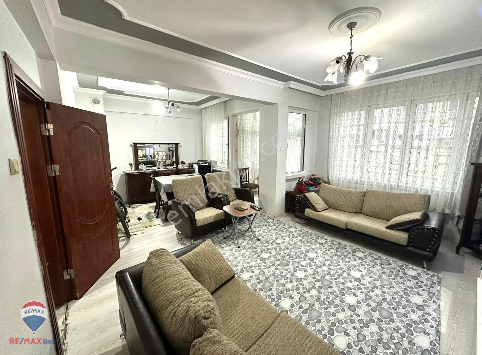 43 Karşıyaka Hıdayet Erzeybek Cad. Üzerı Satılık Ara Kat Daıre