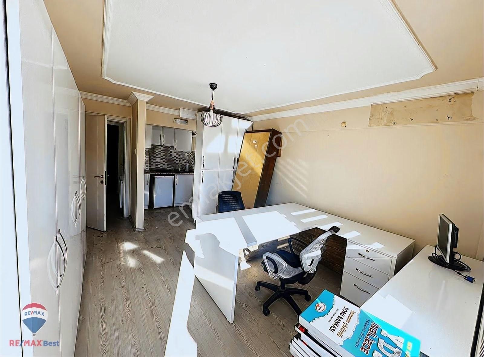 44 Karşıyaka Çarşı'da Eşyalı Asansörlü Kiralık Ofis - Görsel 3