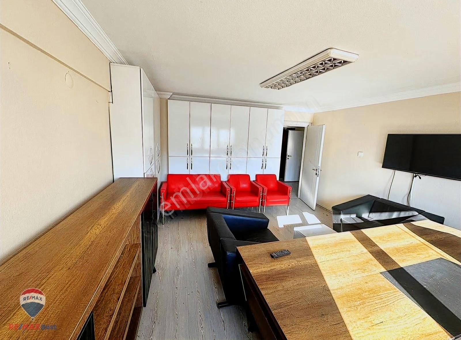 44 Karşıyaka Çarşı'da Eşyalı Asansörlü Kiralık Ofis - Görsel 6