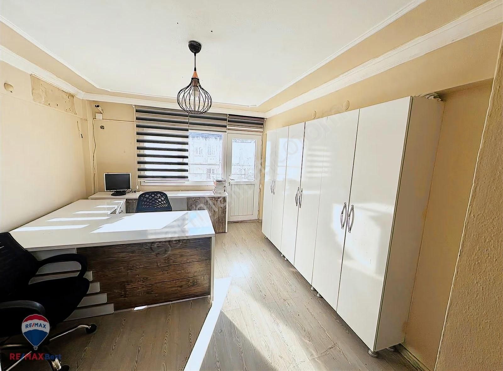 44 Karşıyaka Çarşı'da Eşyalı Asansörlü Kiralık Ofis - Görsel 9