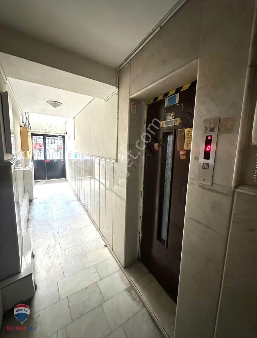 44 Karşıyaka Çarşı'da Eşyalı Asansörlü Kiralık Ofis - Görsel 13