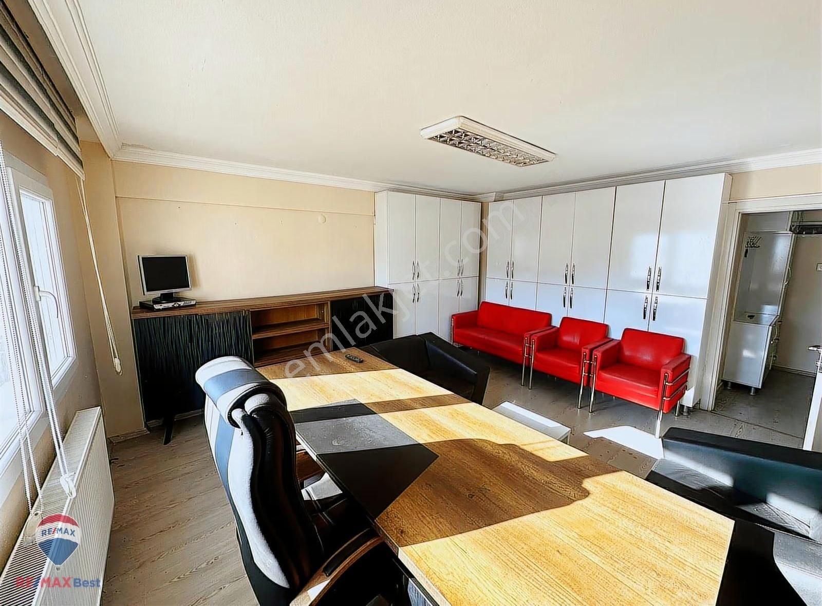 44 Karşıyaka Çarşı'da Eşyalı Asansörlü Kiralık Ofis - Görsel 10