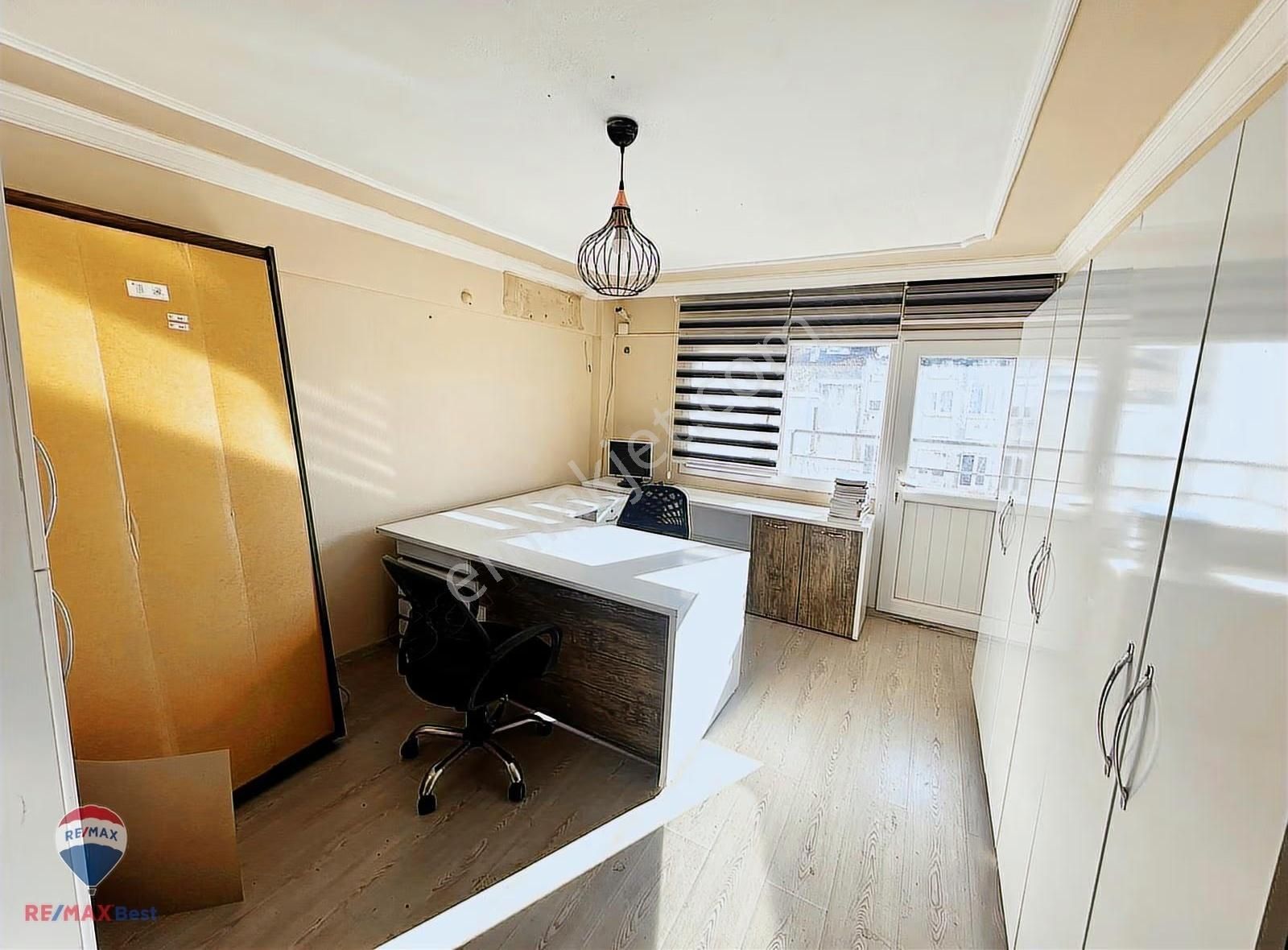 44 Karşıyaka Çarşı'da Eşyalı Asansörlü Kiralık Ofis - Görsel 23