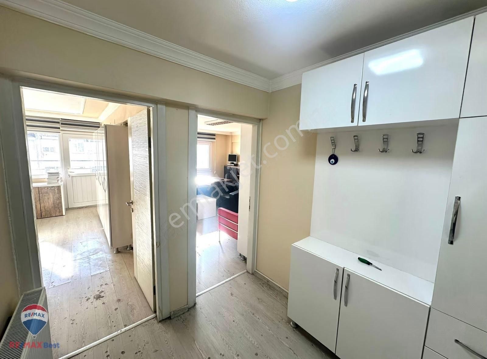 44 Karşıyaka Çarşı'da Eşyalı Asansörlü Kiralık Ofis - Görsel 16