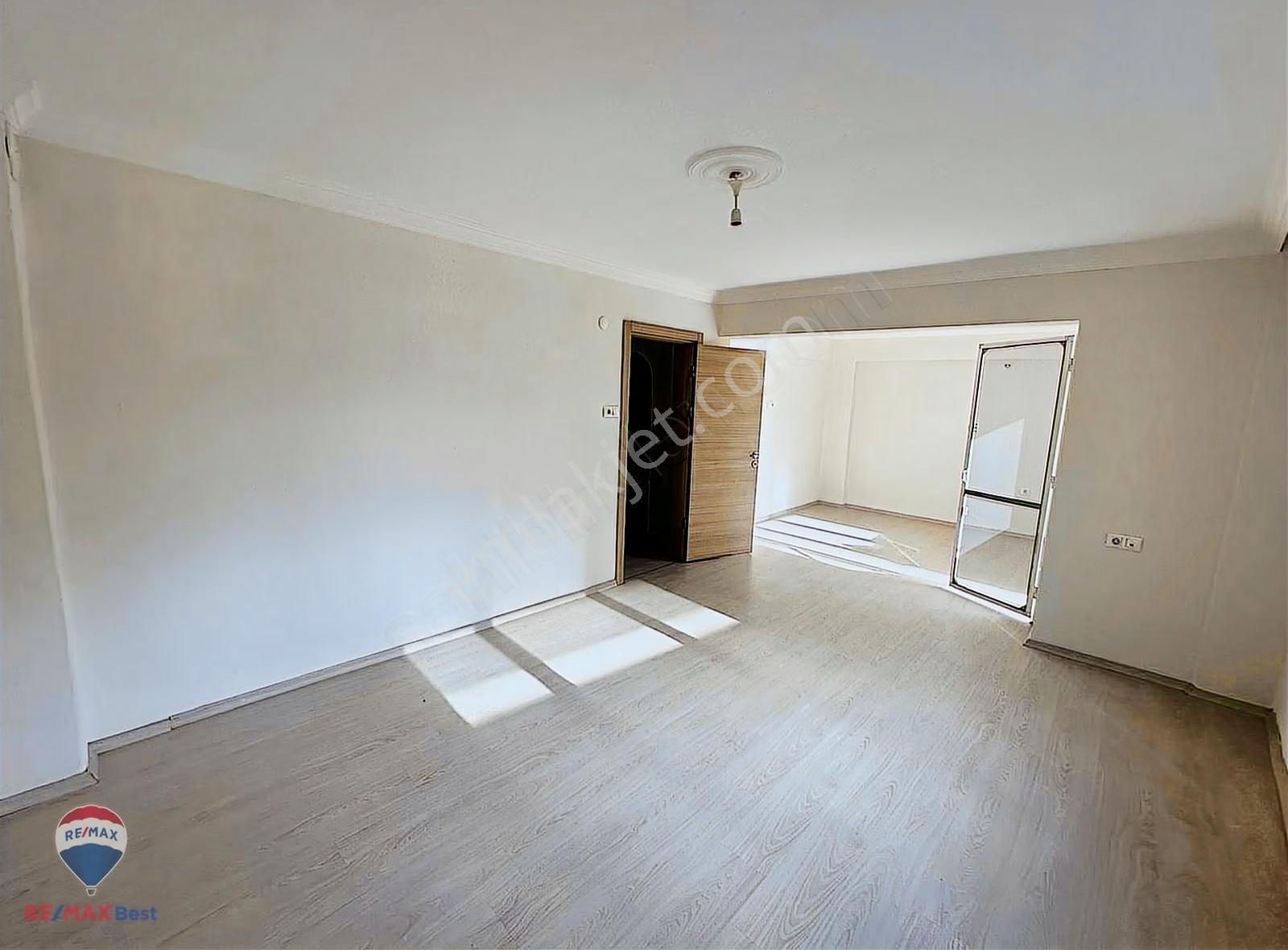 45 Bornova Çınar Mah. Cadde Üstü Kiralık 3+1 Daire - Görsel 3