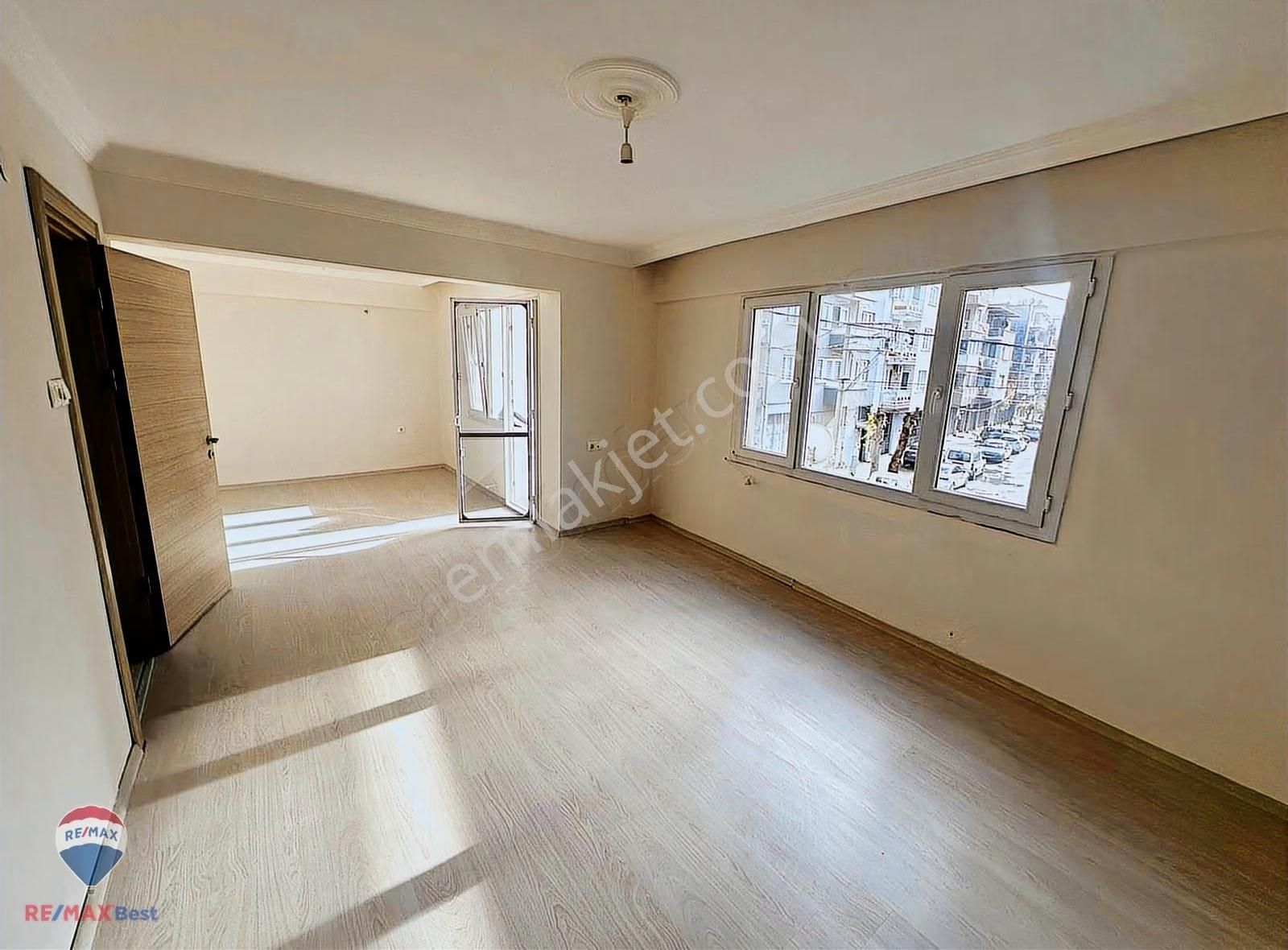 45 Bornova Çınar Mah. Cadde Üstü Kiralık 3+1 Daire