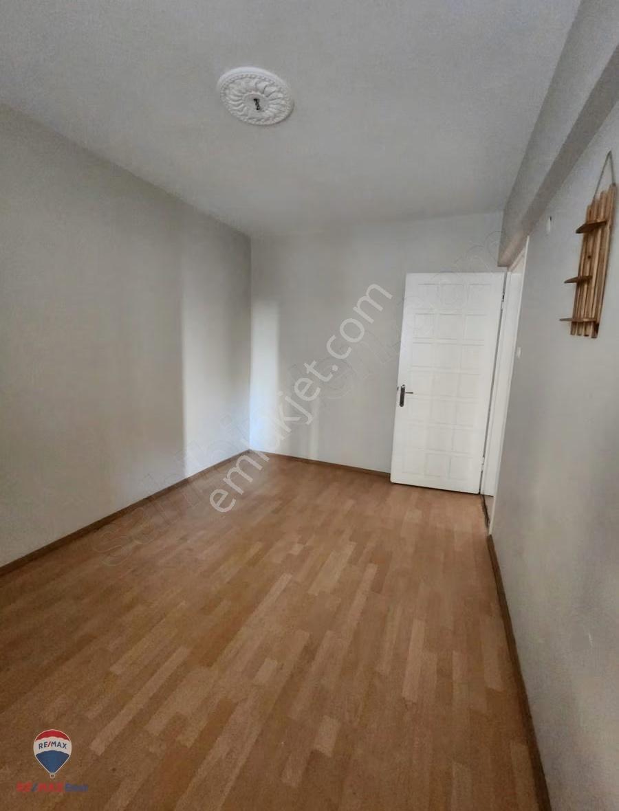 7 Bayraklı 75.yıl Mahallesi Görkent Sitesi 3+1 Satılık Daire - Görsel 9