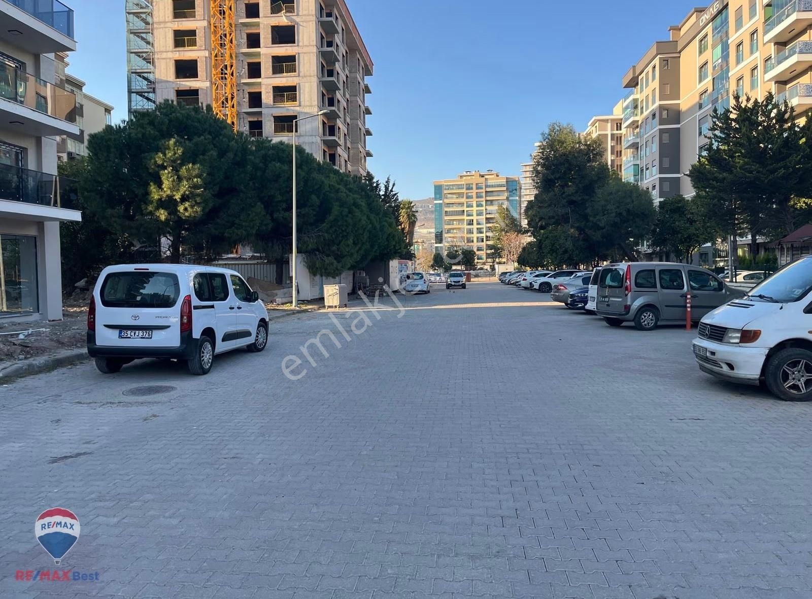 143 Bayraklı Manavkuyu'da Ebeveyn Banyolu 3+1 Satılık Daıre - Görsel 3