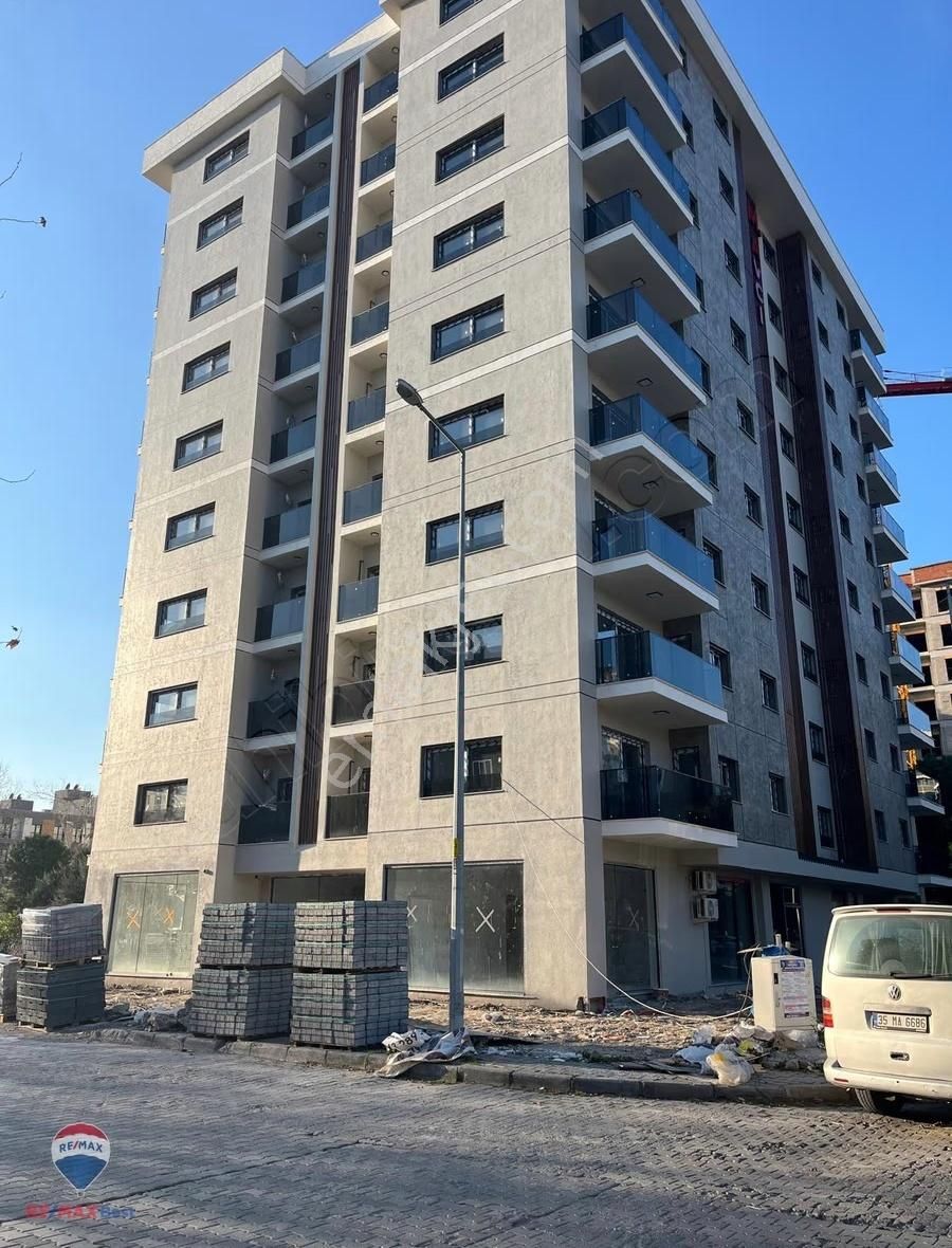 143 Bayraklı Manavkuyu'da Ebeveyn Banyolu 3+1 Satılık Daıre