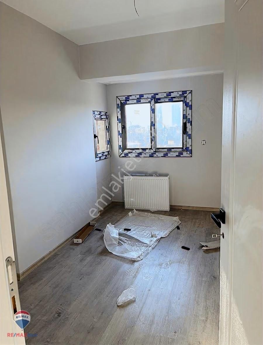 143 Bayraklı Manavkuyu'da Ebeveyn Banyolu 3+1 Satılık Daıre - Görsel 2