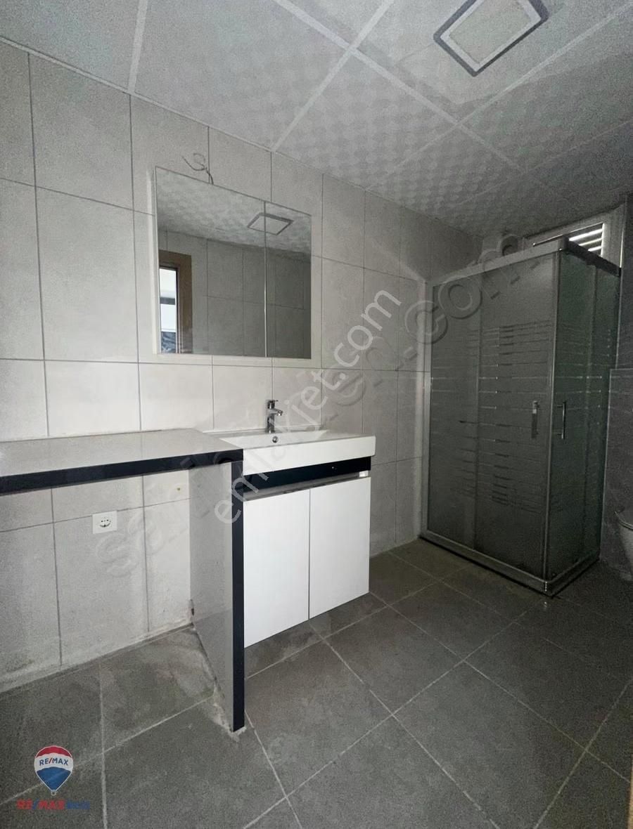 9 Demirköprü'de Ordu Bulvarı Yakını 1+1 Satılık Daıre - Görsel 4