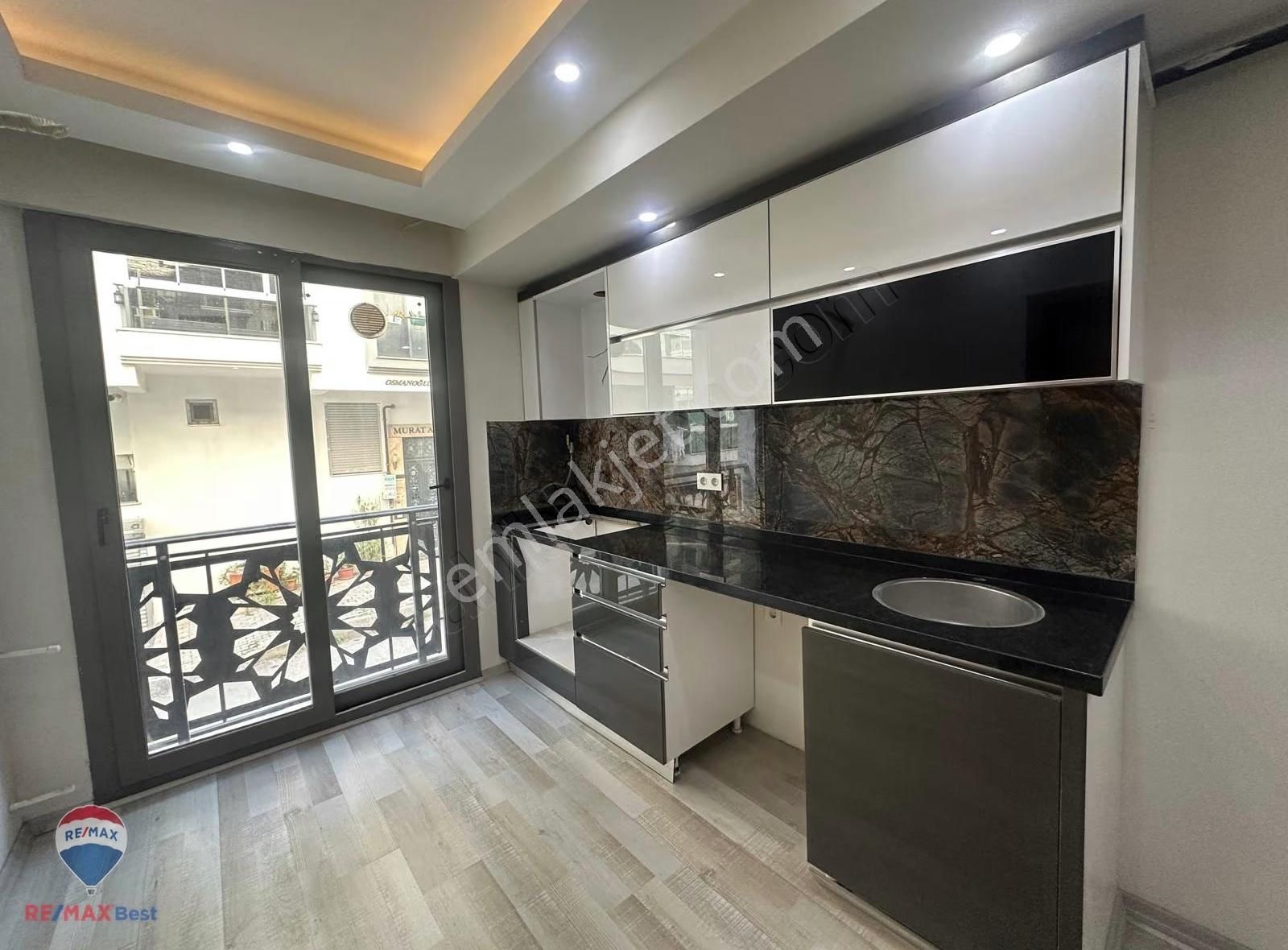 9 Demirköprü'de Ordu Bulvarı Yakını 1+1 Satılık Daıre - Görsel 6