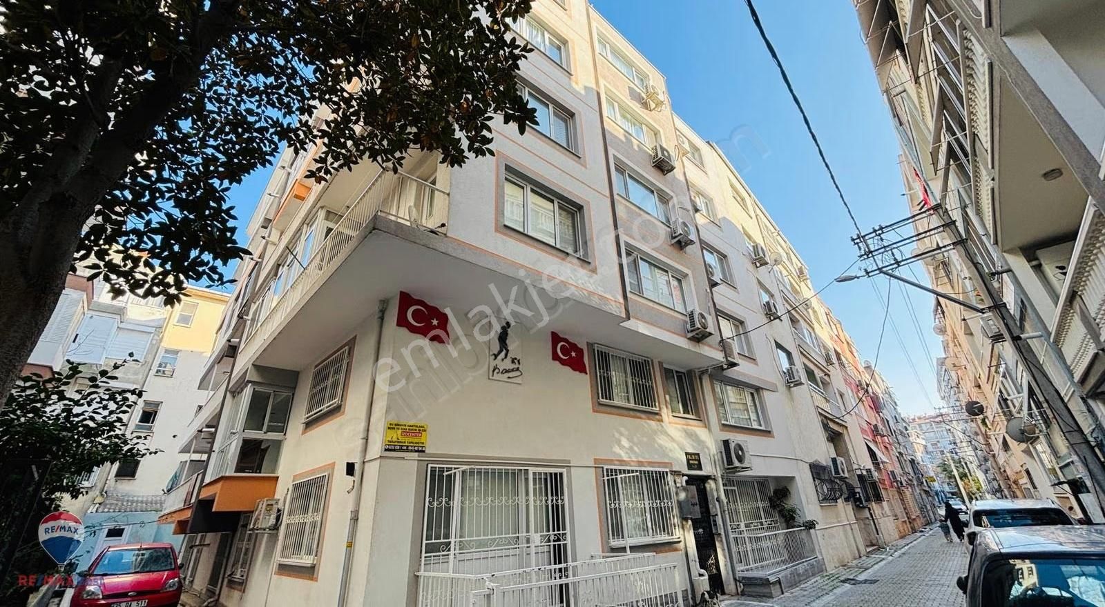 25 Karşıyaka Aksoyda Satılık 2+1 Daıre