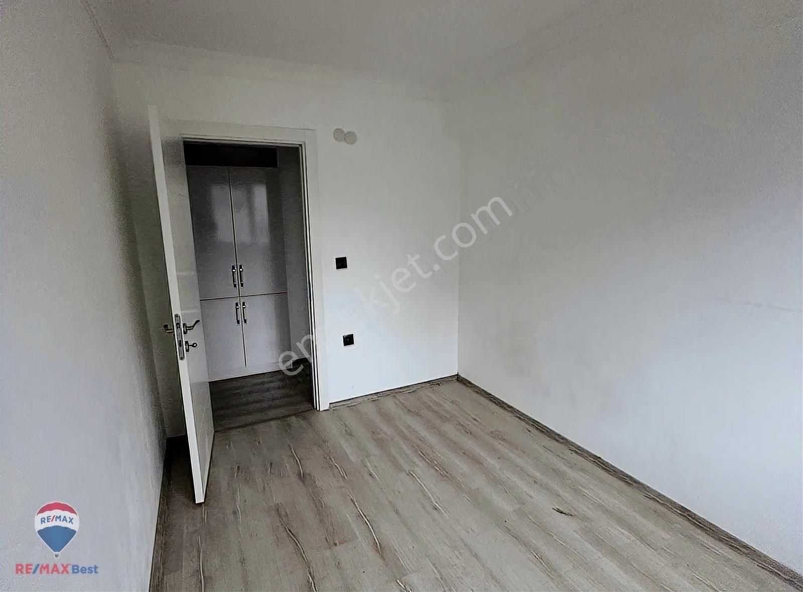 84 Seyrekte Havuzlu Sıtede 1+1 Kıralık Daıre - Görsel 12