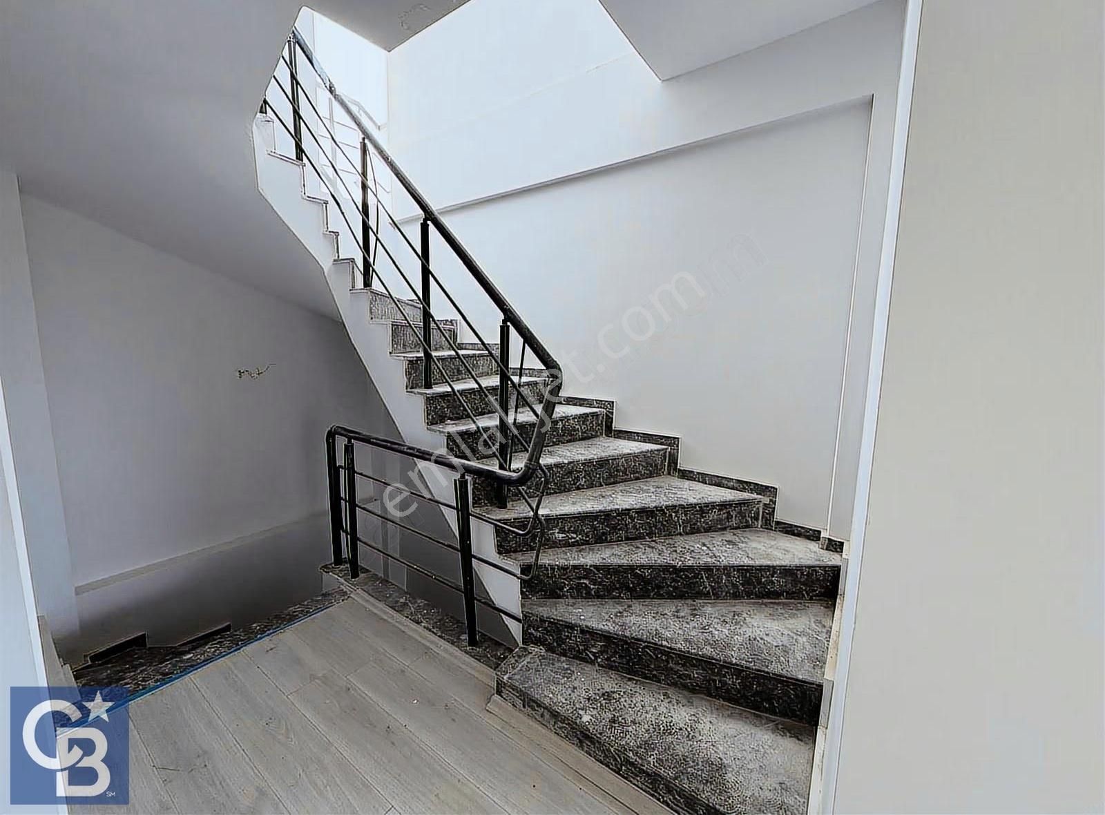 Şakran Merkez'de 3+1 Geniş Triplex Havuzlu Villa - Görsel 23