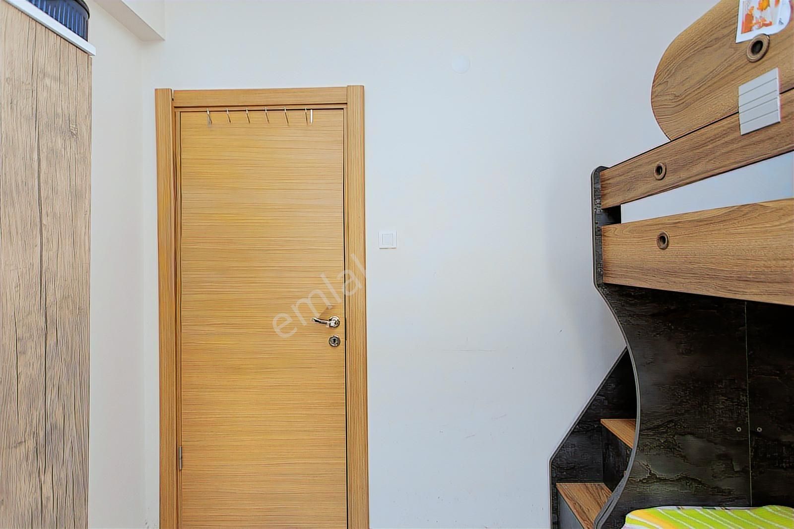 Foça Atatürk Mah. Satılık Tadilatlı 3+1 Daire - Görsel 33